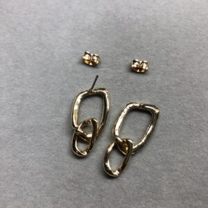 100均アクセサリーパーツを使って、つなげるだけの簡単ピアス！